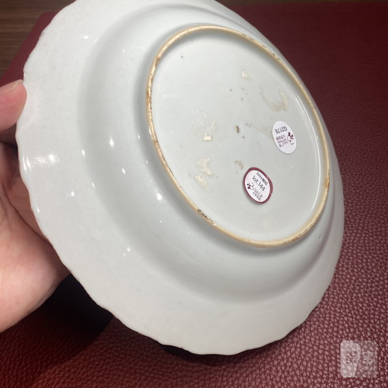 清雍正 白釉暗刻粉彩花鸟纹盘 - 图6